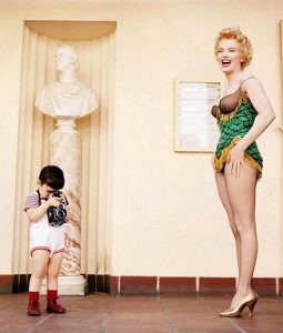 avec Joshua Greene le fils de Milton et Marilyn Monroe - Photographed by Milton H. Greene © 2019 Joshua Greene