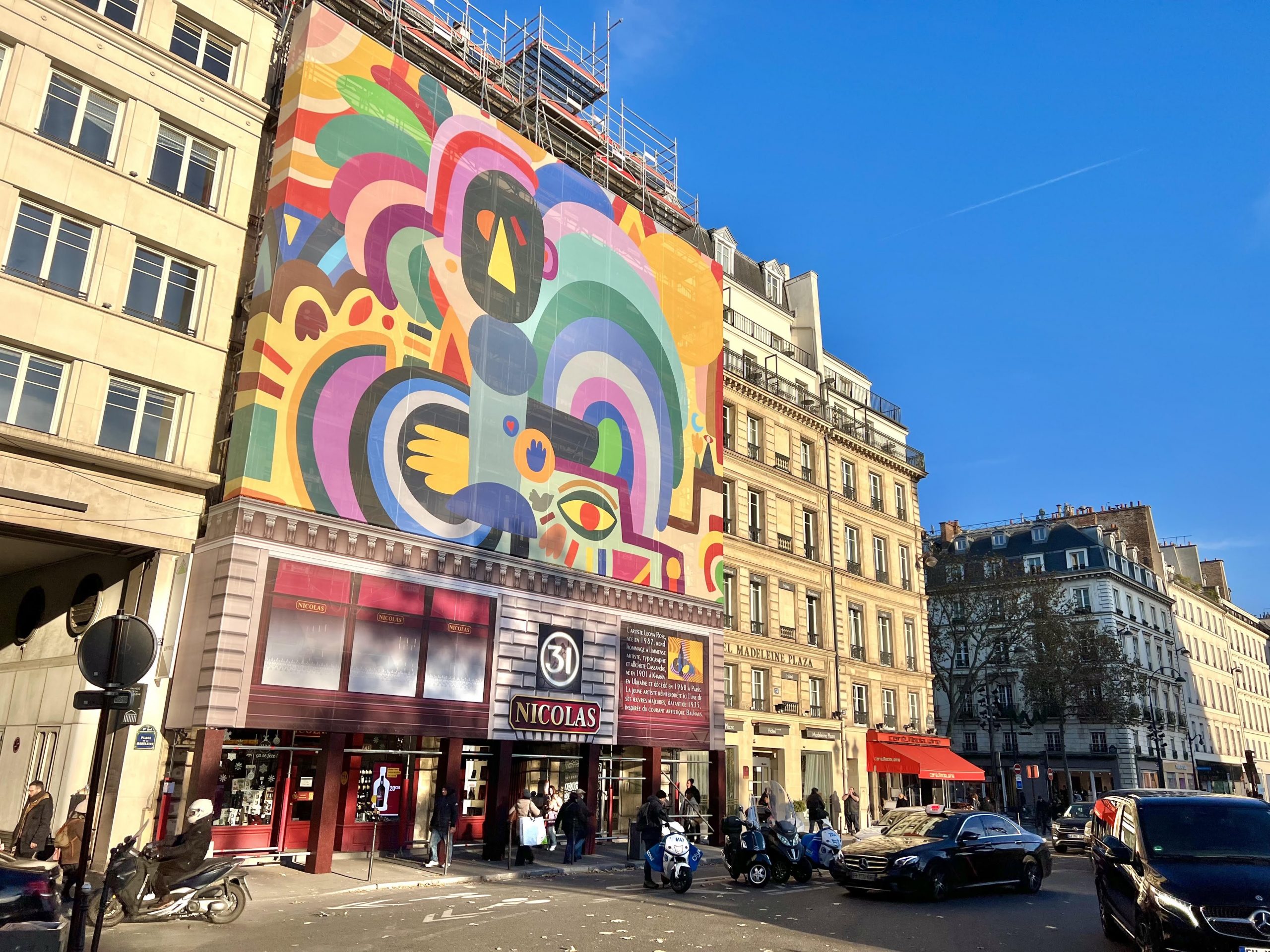 La maison Nicolas rhabille la place de la Madeleine